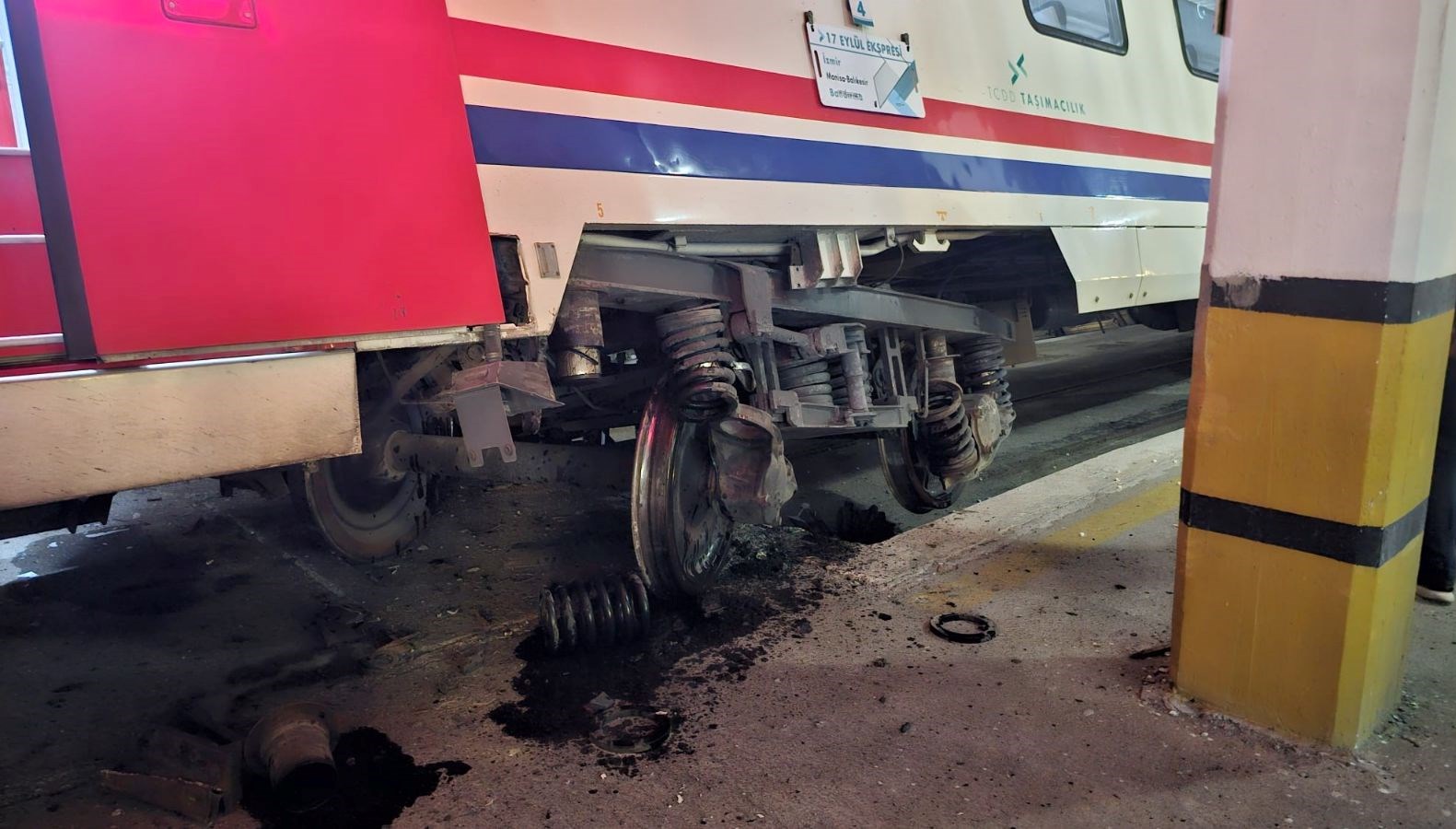 bandirmada tren kazasi istasyon duvarina carpti lU2Tq9zv