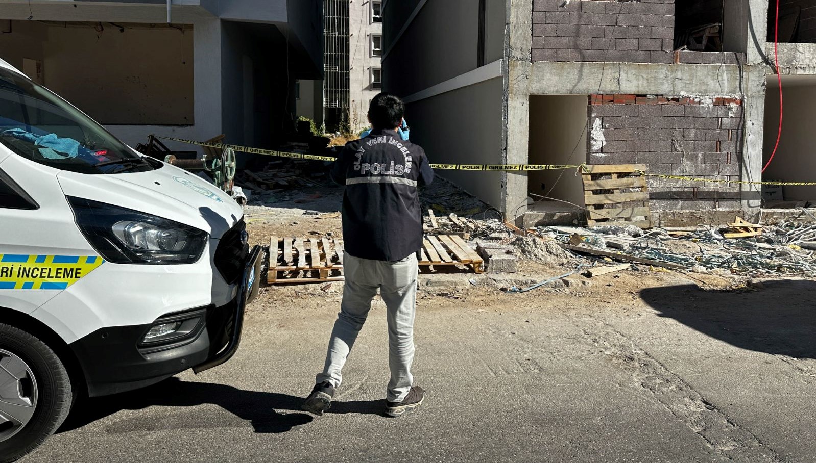 usakta dorduncu kattan dusen adam oldu qxYdpBQf