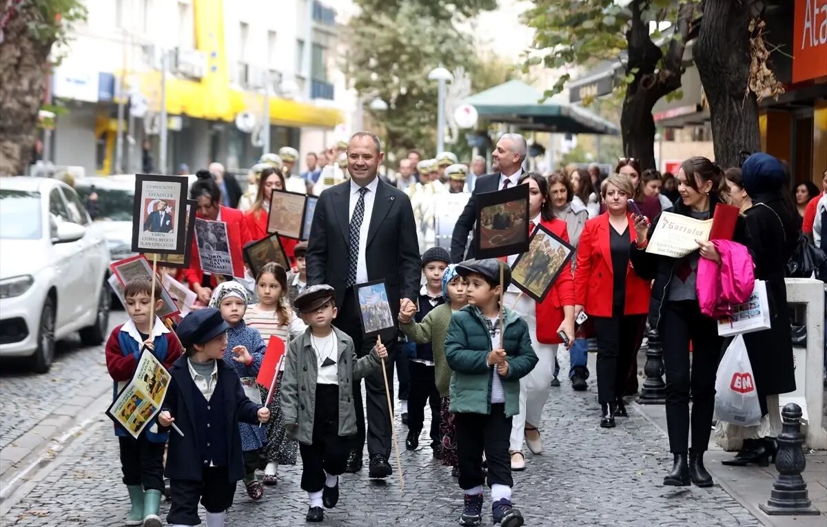 cumhuriyet 102 yasinda e4r39B2i.jpg