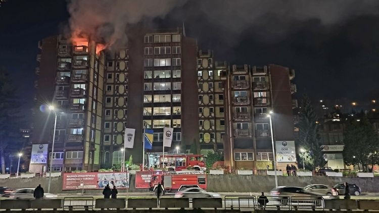 bosna hersekte huzurevinde yangin faciasi cok sayida kisi hayatini kaybetti 36BJBvi7.jpg