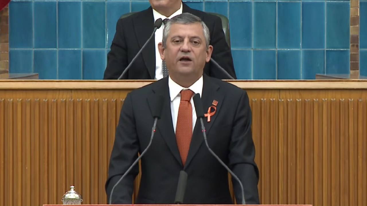 ozgur ozel grup toplantisinda konusuyor fZcKqz2L.jpg