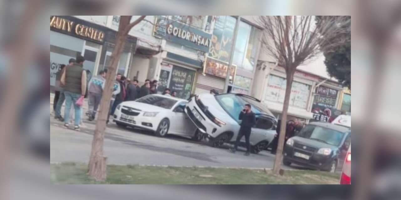 Kontrolden Çıkan Araç Karşıya Geçen Öğretmeni Ezdi