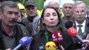 tulay-hatimogullarindan-aclik-grevindeki-madencilere-ziyaret-doruk-maden-iscilerinin-yanindayiz-xZXca1Lc