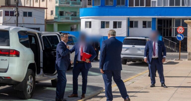 cia-direktorunden-abdnin-yeni-hedefine-gizemli-ziyaret-yuzlerini-bile-gizlediler-bPcD4OtO