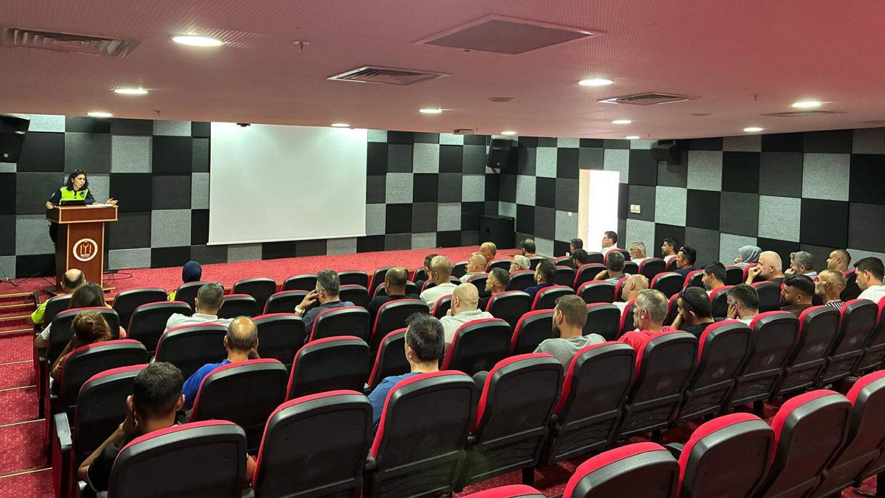 Bilecikte denetimli serbestlik yukumlulerine trafik guvenligi egitimi verildi 8pTIZqml