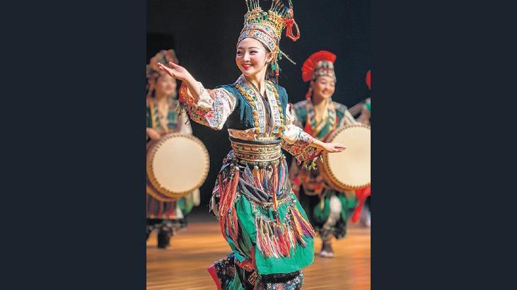 Dunya halk danslari bulusmasi ENdOs7tr