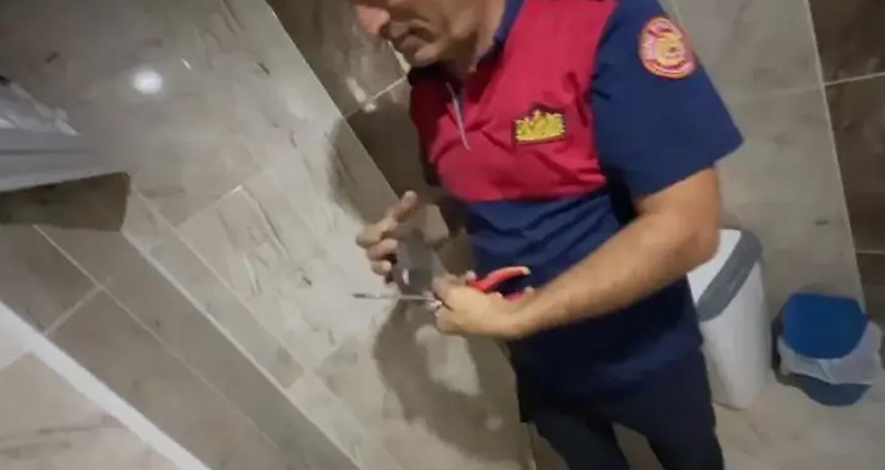 Havalandirma boslugunda mahsur kalan sigircik kurtarildi yGPd3Pxv